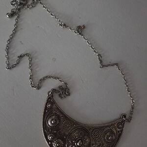 Elegant Silver-Toned Necklace
